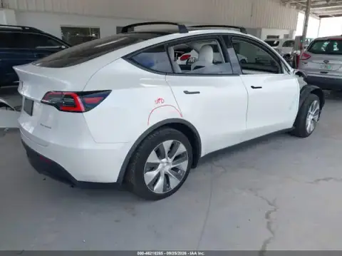 5YJYGDEE8MF069424 — 2021 Tesla Model Y, ფოტო 4, IAAI, წინა ნაწილი