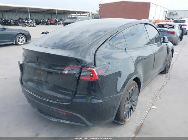 5YJYGDEE3MF075907 — 2021 Tesla Model Y, photo 4 from IAAI, Left and right sides