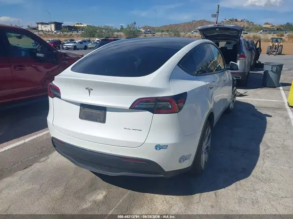 5YJYGDEE5MF251517 — 2021 Tesla Model Y, photo 4 from IAAI, Right front