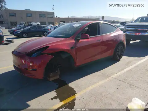 5YJYGDEF3MF252366 — 2021 Tesla Model Y, ფოტო 2, IAAI, წინა მარცხენა ნაწილი