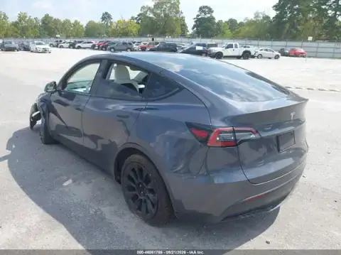 7SAYGDEE0NF329982 — 2022 Tesla Model Y, foto 3 de IAAI, Parte delantera
