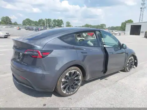 7SAYGDEE0NF329982 — 2022 Tesla Model Y, foto 4 de IAAI, Parte delantera