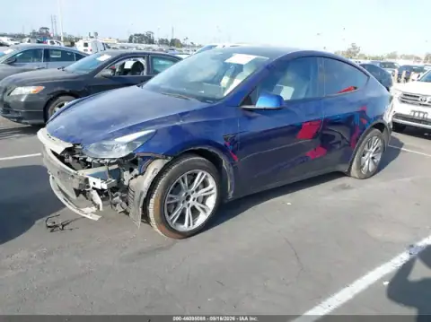 7SAYGDEEXNF443553 — 2022 Tesla Model Y, foto 2 de IAAI, Parte delantera