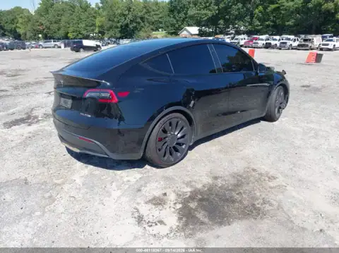 7SAYGDEF0NF406018 — 2022 Tesla Model Y, foto 4 de IAAI, Delantera izquierda