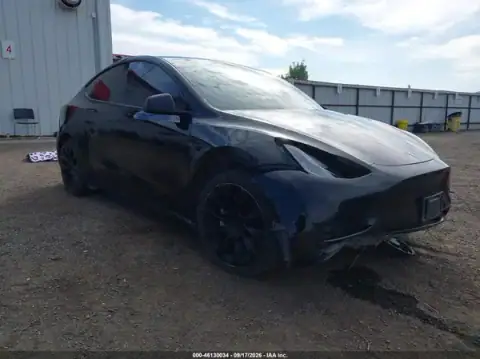 7SAYGDEE8NF480200 — 2022 Tesla Model Y, Delantera derecha (Right Front), fotos antes de reparar
