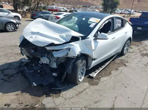 7SAYGDEE2NF431364 — 2022 Tesla Model Y, foto 2 de IAAI, Riesgo biológico / químico