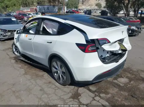 7SAYGDEE2NF431364 — 2022 Tesla Model Y, foto 3 de IAAI, Riesgo biológico / químico