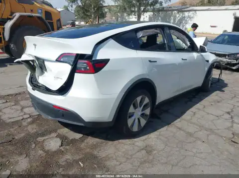 7SAYGDEE2NF431364 — 2022 Tesla Model Y, foto 4 de IAAI, Riesgo biológico / químico