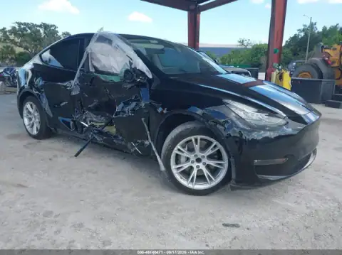 7SAYGAEE6NF485569 — 2022 Tesla Model Y, Right side (Right Side), before-repair photos