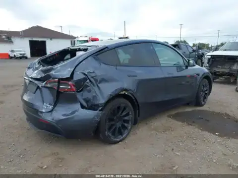 7SAYGDEE0NF390409 — 2022 Tesla Model Y, ფოტო 4, IAAI, უკანა ნაწილი