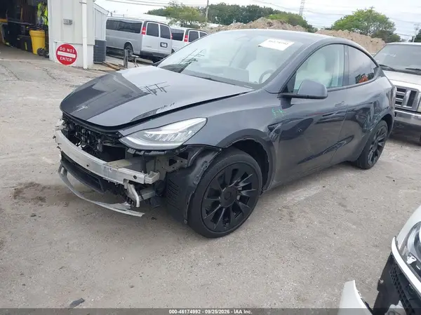 7SAYGDEE7NF424622 — 2022 Tesla Model Y, фото 2 с аукциона IAAI, Передняя часть