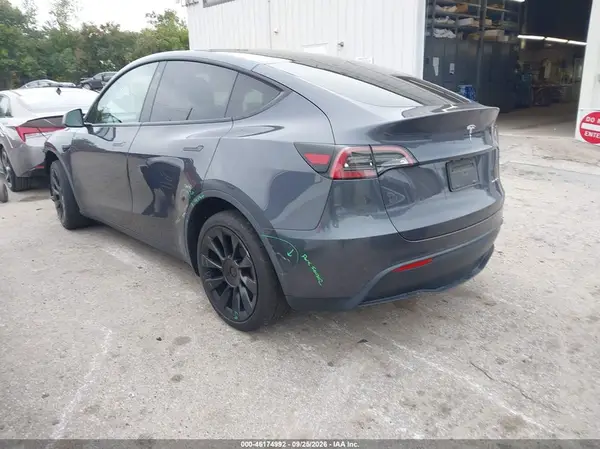 7SAYGDEE7NF424622 — 2022 Tesla Model Y, фото 3 с аукциона IAAI, Передняя часть