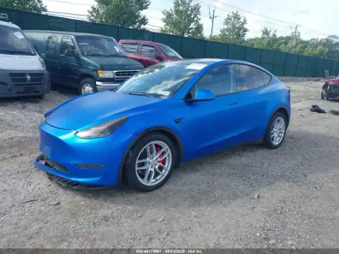7SAYGDEF5NF373503 — 2022 Tesla Model Y, photo 2 from IAAI, Front end