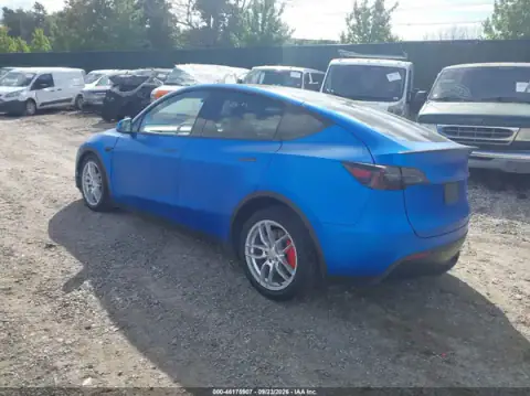 7SAYGDEF5NF373503 — 2022 Tesla Model Y, photo 3 from IAAI, Front end