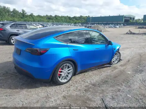 7SAYGDEF5NF373503 — 2022 Tesla Model Y, photo 4 from IAAI, Front end
