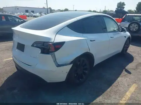 7SAYGAEE5NF556924 — 2022 Tesla Model Y, foto 4 de IAAI, Trasera derecha