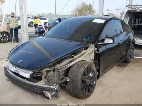 7SAYGDEF7NF351311 — 2022 Tesla Model Y, zdjęcie 2 z IAAI, Przód