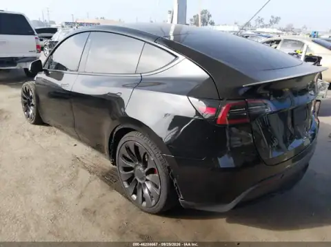 7SAYGDEF7NF351311 — 2022 Tesla Model Y, zdjęcie 3 z IAAI, Przód
