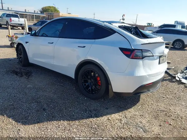 7SAYGDEF4NF367014 — 2022 Tesla Model Y, фото 3 с аукциона IAAI, Правый бок