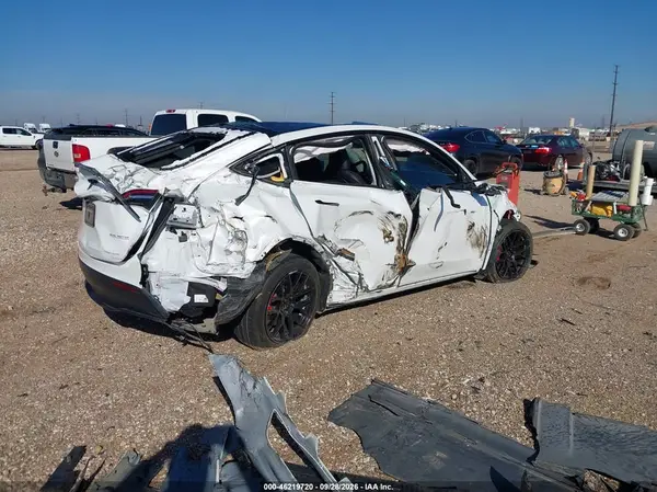 7SAYGDEF4NF367014 — 2022 Tesla Model Y, фото 4 с аукциона IAAI, Правый бок