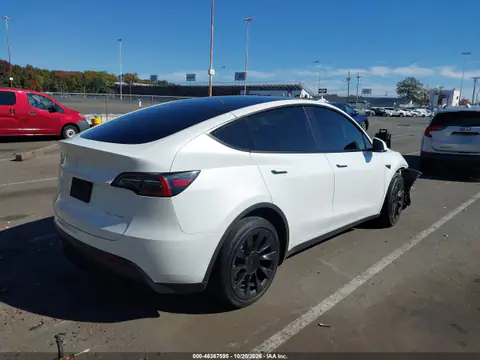 7SAYGDEE1NF386529 — 2022 Tesla Model Y, ფოტო 4, IAAI, წინა მარჯვენა ნაწილი