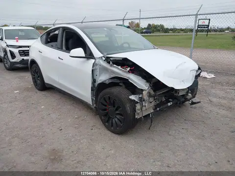 7SAYGDEE7PF689592 — 2023 Tesla Model Y, Przód (Front), zdjęć przed naprawą