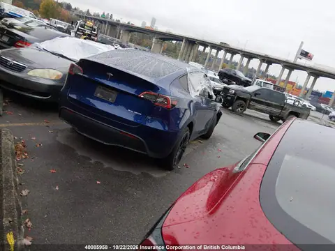 LRWYGDEE0PC161626 — 2023 Tesla Model Y, zdjęcie 4 z IAAI 26.10.2026, Lewy przód