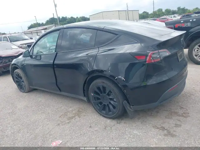 7SAYGAEE0PF703945 — 2023 Tesla Model Y, zdjęcie 3 z IAAI 15.10.2026, Prawy bok