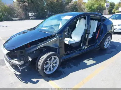 7SAYGAEEXPF838222 — 2023 Tesla Model Y, photo 2 from IAAI, All-over damage