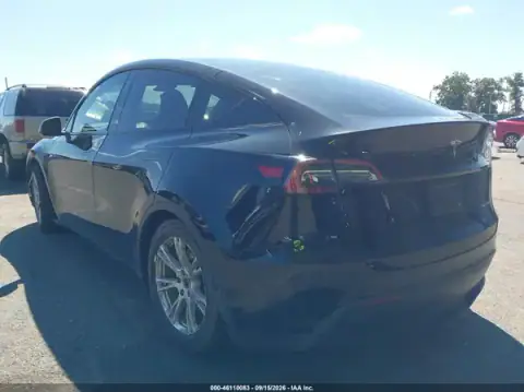 7SAYGAEEXPF770696 — 2023 Tesla Model Y, фото 3 з IAAI, Лівий бік