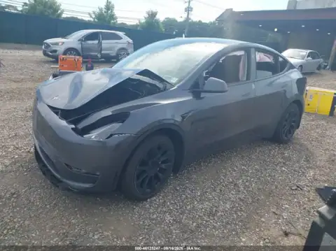 7SAYGAEE0PF932240 — 2023 Tesla Model Y, zdjęcie 2 z IAAI, Przód