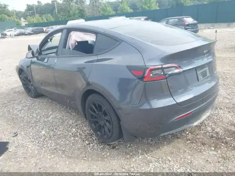 7SAYGAEE0PF932240 — 2023 Tesla Model Y, zdjęcie 3 z IAAI, Przód