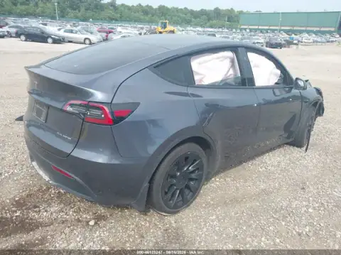 7SAYGAEE0PF932240 — 2023 Tesla Model Y, zdjęcie 4 z IAAI, Przód