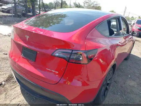 7SAYGDEE9PF894430 — 2023 Tesla Model Y, zdjęcie 4 z IAAI, Przód