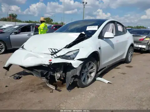 7SAYGDEE6PA146750 — 2023 Tesla Model Y, foto 2 de IAAI, Parte delantera