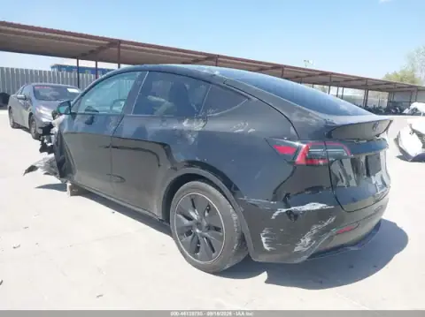 7SAYGDED2PF916677 — 2023 Tesla Model Y, foto 3 de IAAI, Parte delantera y trasera