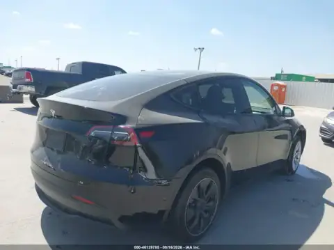 7SAYGDED2PF916677 — 2023 Tesla Model Y, foto 4 de IAAI, Parte delantera y trasera