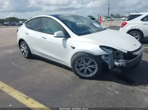 7SAYGDEE2PF796601 — 2023 Tesla Model Y, Delantera derecha (Right Front), fotos antes de reparar