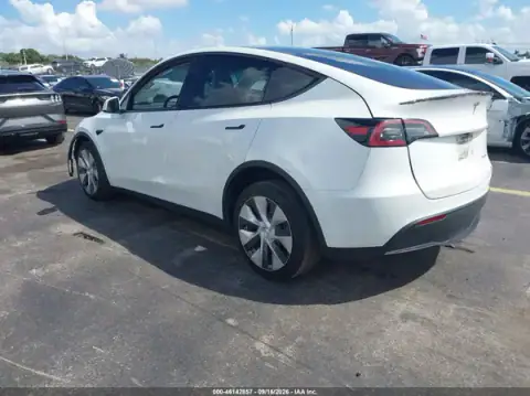 7SAYGDEE2PF796601 — 2023 Tesla Model Y, foto 3 de IAAI, Delantera derecha