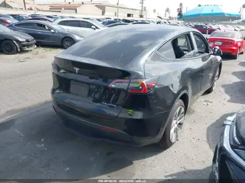 7SAYGAEE9PF836834 — 2023 Tesla Model Y, photo 4 from IAAI 17.10.2026, Left rear