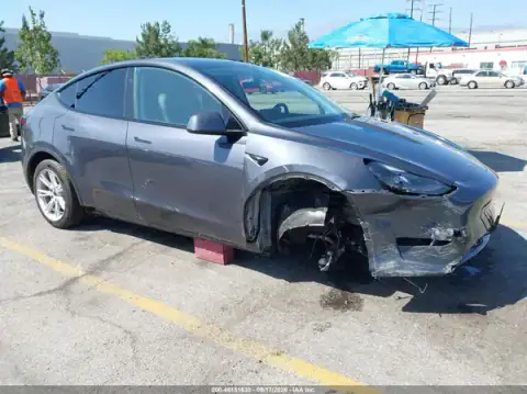 7SAYGDEE6PF902757 — 2023 Tesla Model Y, Right side (Right Side), before-repair photos