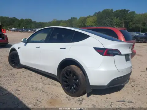 7SAYGDEE9PA061501 — 2023 Tesla Model Y, ფოტო 3, IAAI, მარჯვენა მხარე