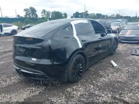 7SAYGDEF0PF922348 — 2023 Tesla Model Y, foto 4 de IAAI, Inundación
