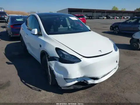 7SAYGAEE5PF939605 — 2023 Tesla Model Y, Lado derecho (Right Side), fotos antes de reparar