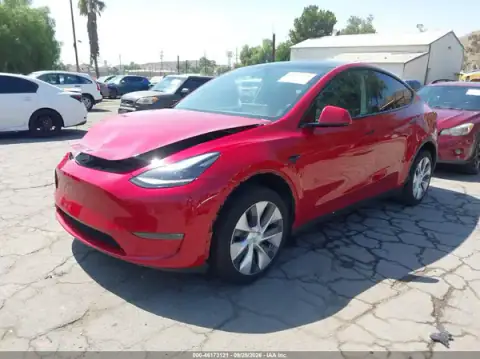 7SAYGDEE1PA192499 — 2023 Tesla Model Y, photo 2 from IAAI, Right front