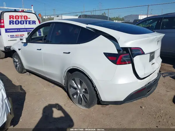 7SAYGDEE2PF767003 — 2023 Tesla Model Y, фото 3 с аукциона IAAI, Передняя и задняя части
