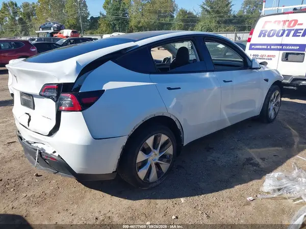 7SAYGDEE2PF767003 — 2023 Tesla Model Y, фото 4 с аукциона IAAI, Передняя и задняя части