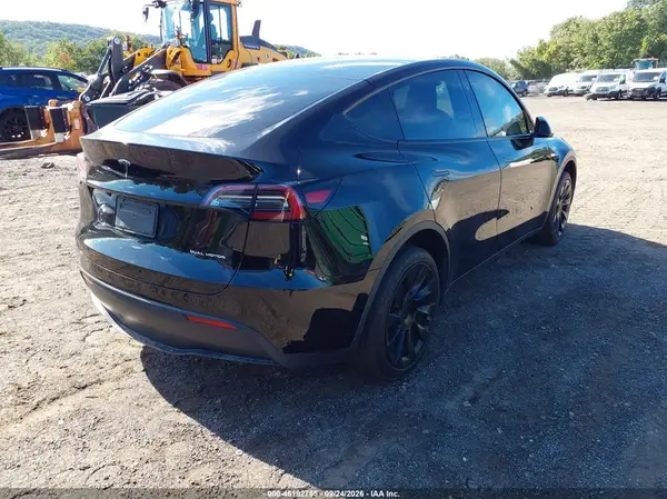 7SAYGDEE9PF864862 — 2023 Tesla Model Y, фото 4 с аукциона IAAI 08.10.2026, Подтопление