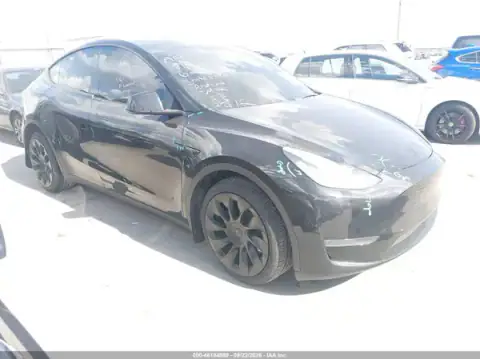 7SAYGDEE2PA057905 — 2023 Tesla Model Y, передняя часть слева (Left Front), фото до ремонта