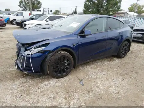 7SAYGDEE8PF637470 — 2023 Tesla Model Y, foto 2 de IAAI, Parte delantera